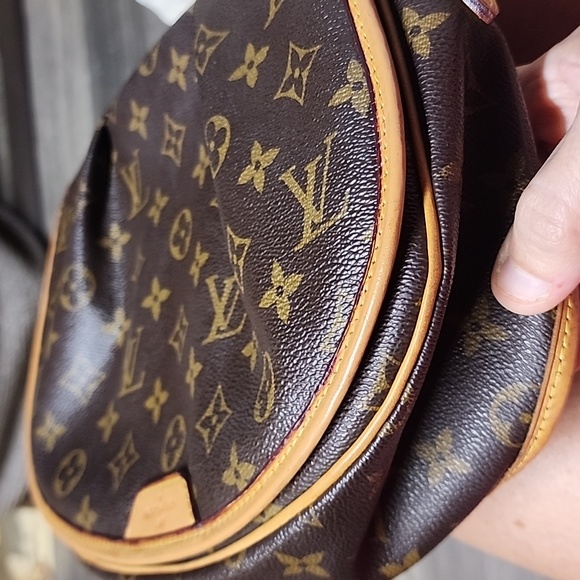 Louis Vuitton Monogram Menilmontant PM - Picture 6 of 16